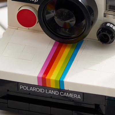 Set LEGO Ideas Polaroid OneStep SX 70 21345, 516 copëza, model kamerë retro, shumëngjyrëshe