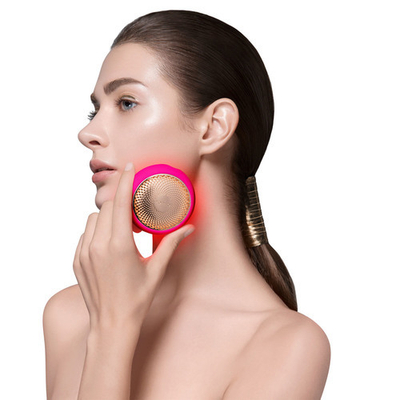 Pajisje sonike për të përshpejtuar efektet e maskës së fytyrës Foreo UFO™ 2