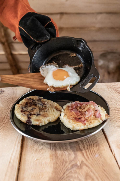 Tigan gize Petromax Fire Skillet, gati për përdorim, me doreza anësore, i zi