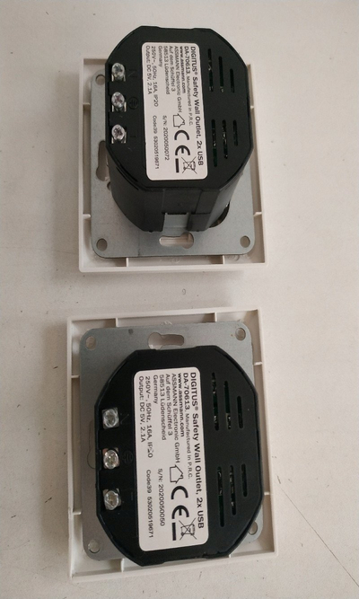 Prizë muri Digitus Assmann, 1x 230V, 2x USB 5V 2.1A, e bardhë