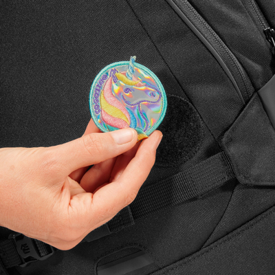 Set aksesorësh për çantë Coocazoo Colour Up Unicorn, me patch me ngjitje me fërkim, me varëse çelësash, shumëngjyrësh
