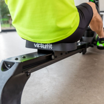 Makinë varkarie VirtuFit Ergometer Rowing Trainer Semi-Pro, me rezistencë që e rregullon vetë, me kompjuter trajnimi, e zezë