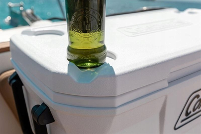 Frigorifer turistik Coleman 100QT Marine, 94L, me rrota, i bardhë