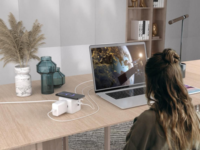 Prizë zgjatuese Microconnect Power Cube, karikim wireless, porta USB, e bardhë