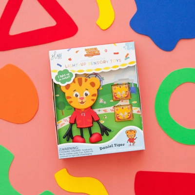 Lodër banjo Glo Pals Daniel Tiger, 2 kube ndriçuese, lojë shqisore, shumëngjyrëshe