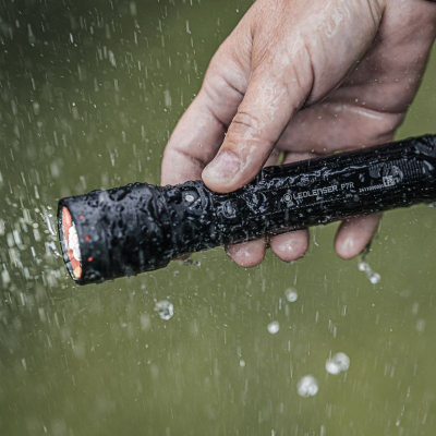 Dritë dore Ledlenser P7R, 1200 lm, rikarikueshme, e zezë
