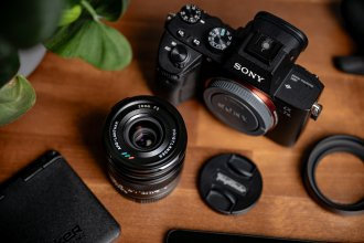 Objektiv Voigtländer APO Lanthar 28mm f/2, për Sony FE, i zi
