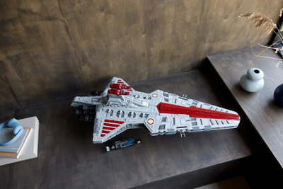 Set LEGO Star Wars Venator-class Star Destroyer 75367, Ultimate Collector Series, model koleksionues