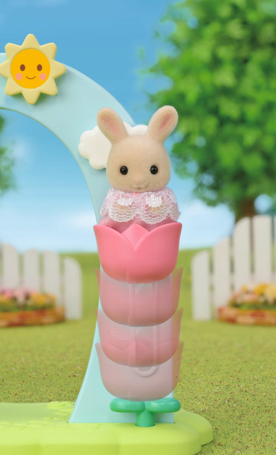 Set lodrash Sylvanian Families 5745 Nursery Swing, playset për shtëpi kukullash, me figurë bebe Milk Rabbit, shumëngjyrësh