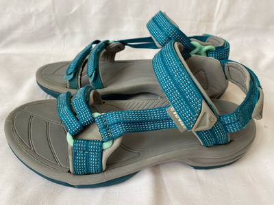 Sandale femrash Teva Midform Universal, platformë 3 cm, HDKB
