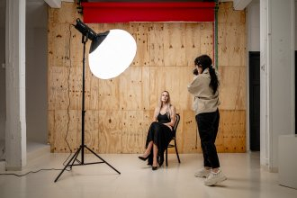Softbox sferik Newell 80 cm, montim Bowens, i bardhë
