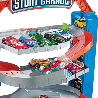 Сет за играње Hot Wheels Garage Parking GNL70, со лифт, со автомобил