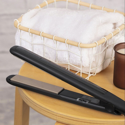 Drejtues flokësh Remington Ceramic Straight 215 S1370, 215°C, pllaka qeramike, i zi
