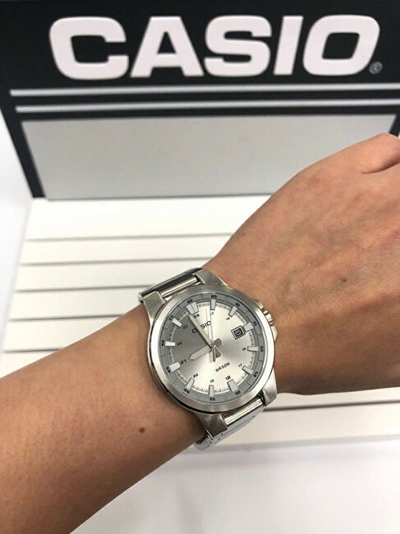 Orë për meshkuj Casio, e argjendtë