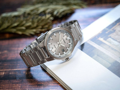 Orë për meshkuj Casio, e argjendtë
