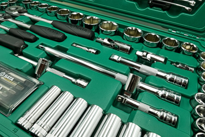 Set veglash SATA, 124 copa, çelësa basen 1/4" 3/8" 1/2", në kuti plastike jeshile