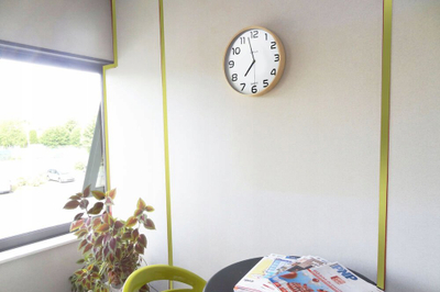 Orë murale Unilux Baltic, kuarc, 31.5 cm, me kornizë dru