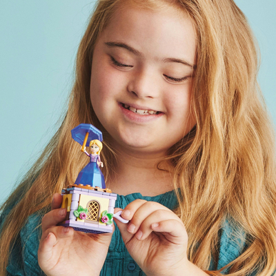 Lodër ndërtimi LEGO Disney 43214 Rapunzel, set që rrotullohet, 5+, vjollcë