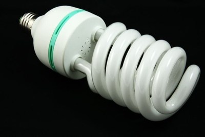 Set ndriçimi studio Massa Lighting Type 2, 3x85W 5500K, me stativ dhe çadër, e bardhë