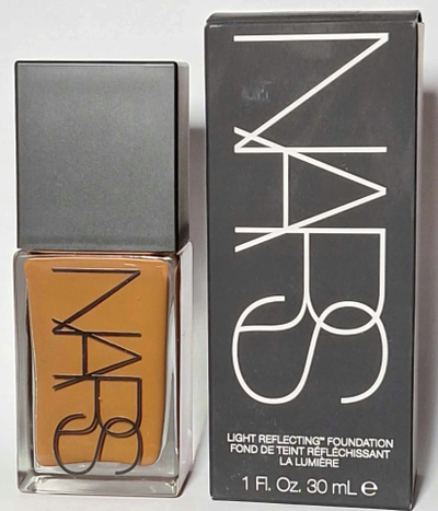 Podlak NARS Light Reflecting Advanced Skincare Foundation Namibia, mbulim i mesëm, përfundim natyral, për fytyrë