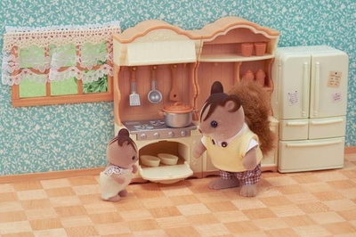 Сет кујнски игри Sylvanian Families Kitchen Play Set, со фрижидер, шпорет и мијалник, шарен