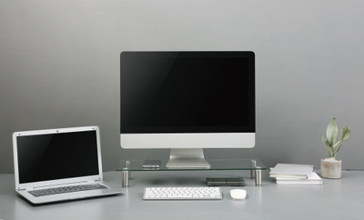 Mbajtëse monitori Gembird Glass Stand Size M, xham i kalitur, 20kg, transparente