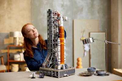 Set ndërtimi LEGO Icons NASA Artemis SLS Rocket 10341, model ekspozimi, multingjyrësh