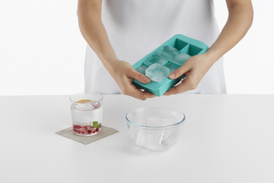 Forma akulli Lékué Ice Cubes, kube të mëdha katrore, silikon platin, blu