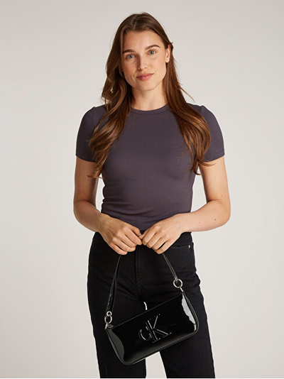 Çantë dore për femra Calvin Klein, e zezë