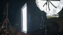 Softbox Aputure Nova P300c, 70 x 50 cm, me grid, i bardhë
