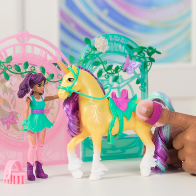 Set lodrash Spin Master Unicorn Academy Ava Doll and Leaf, stalla e unicorn-it me 15 aksesorë, shumëngjyrësh