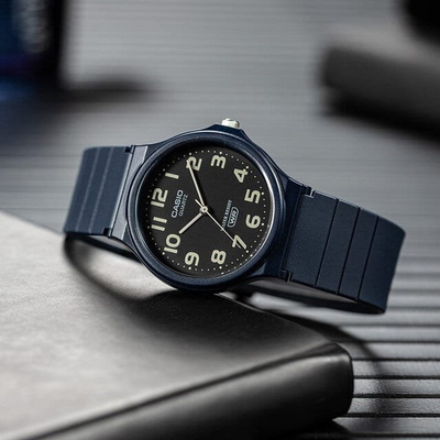 Рачен часовник Casio MQ24UC-2B, аналоген, отпорен на вода, темно сина боја