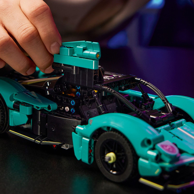 Lodër veturë Aston Martin Valkyrie, model sportiv, për fëmijë, shumëngjyrëshe