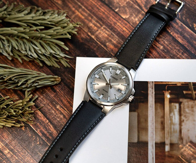 Orë dore Casio MTP-E173L-7AVEF, e zezë