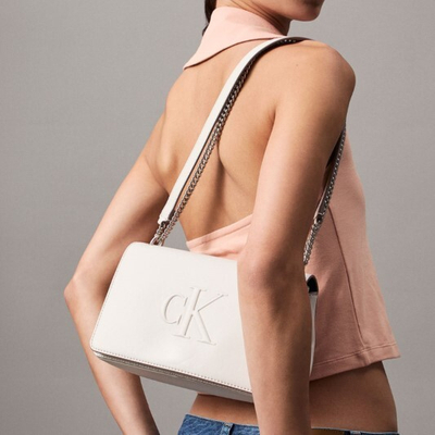 Çantë dore për femra Calvin Klein, e kremtë