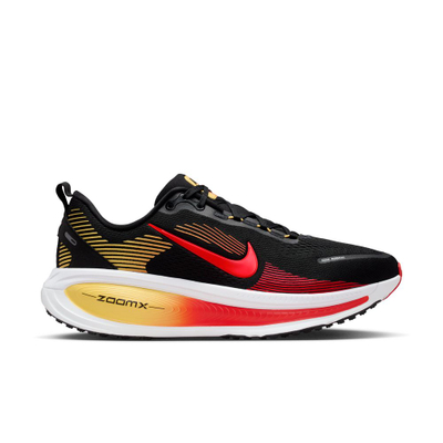 Atlete vrapimi Nike Vomero 18 për burra, për në rrugë, të zeza me të kuqe