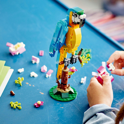 Lodër ndërtime LEGO Creator Exotic Parrot 31136, set 3 në 1, shumëngjyrësh