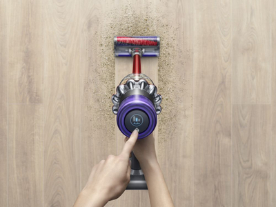 Правосмукалка вертикална Dyson V11 Fluffy, без кабел, никел и црвена