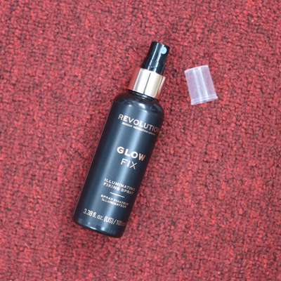 Fiksues për grim Revolution Glow Fix Illuminating Fixing Spray, 100 ml
