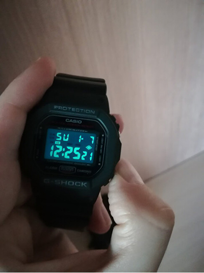 Orë dore për meshkuj Casio G-Shock DW-5600HR-1, e zezë/kuqe