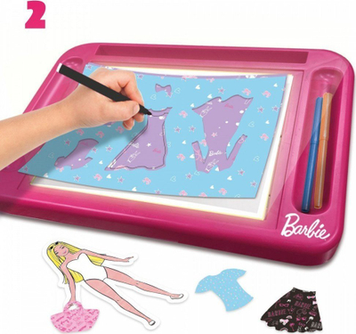 Set kreativ Lisciani Barbie Fashion Atelier, tavolinë e ndriçuar vizatimi, aksesorë dekorativë, shumëngjyrëshe