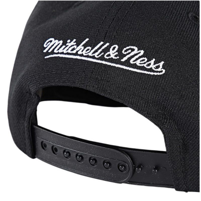 Kapele bejsbolli Mitchell & Ness Bulls, strehë e rrafshët, e zezë