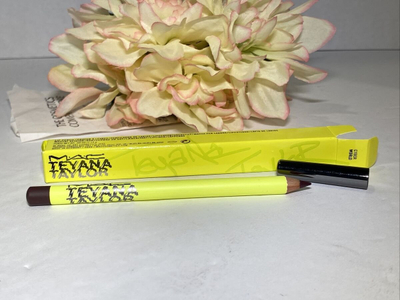 Laps buzësh MAC Teyana Taylor Cyber World, ngjyrë e errët, 1.14 g