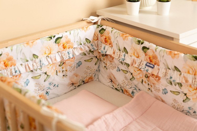 Mbrojtës krevat për bebe Petite Maison Peony, 120x60 cm, pambuk, rozë