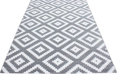 Tapet Short Pile Carpet Plus 8005, me grumbull të shkurtër, me figura gjeometrike, gri me të bardhë