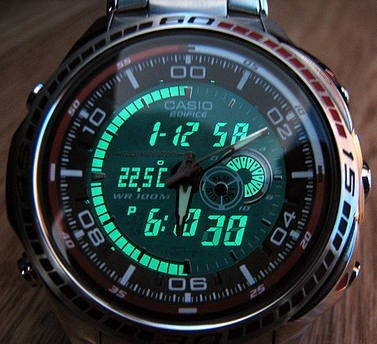 Orë dore Casio Edifice EFA-121D-1AVEF