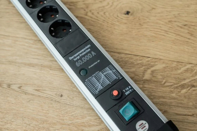 Shirit me mbrojtje nga mbingarkesa Brennenstuhl Premium Protect Line 1391010601, 6 dalje, argjendtë e zi