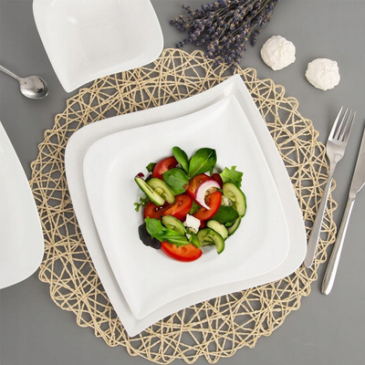 Pjatë ëmbëlsirash porcelani, stil modern, e bardhë, e përshtatshme për enëlarëse