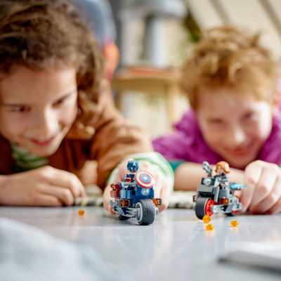 Lodër me tulla LEGO Marvel 76260, Black Widow dhe Captain America Motorcycles, për kalamaj 6+ vjeç, shumëngjyrëshe