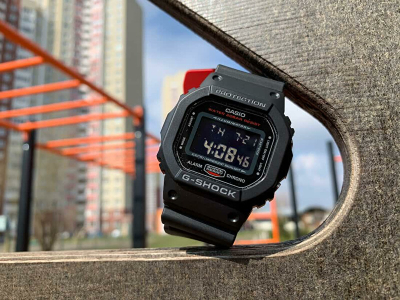 Orë dore për meshkuj Casio G-Shock DW-5600HR-1, e zezë/kuqe